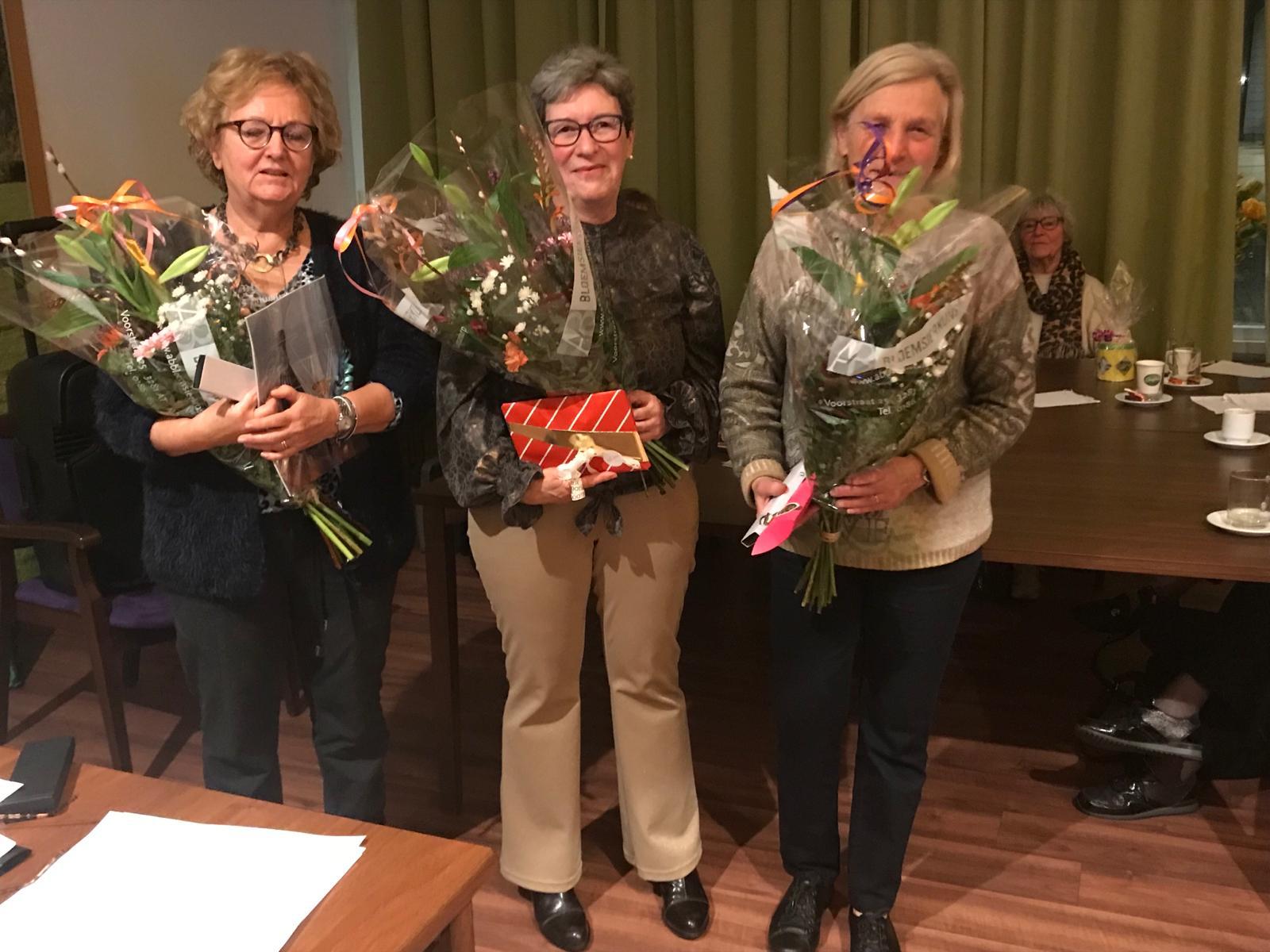 Afscheid 3 Bestuursleden, t.w. Wilma v.d. Linden, Ans Helleman en Lijni Kruithof