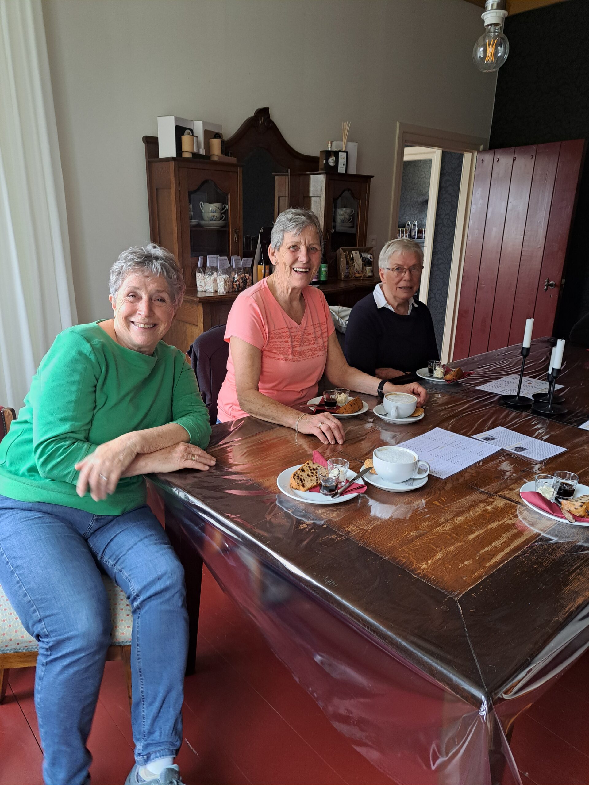 Wandelen  met de wandelclub van vrouwen van nu  in en rond Gasselternijveen