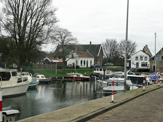 Het dorp Zwartewaal