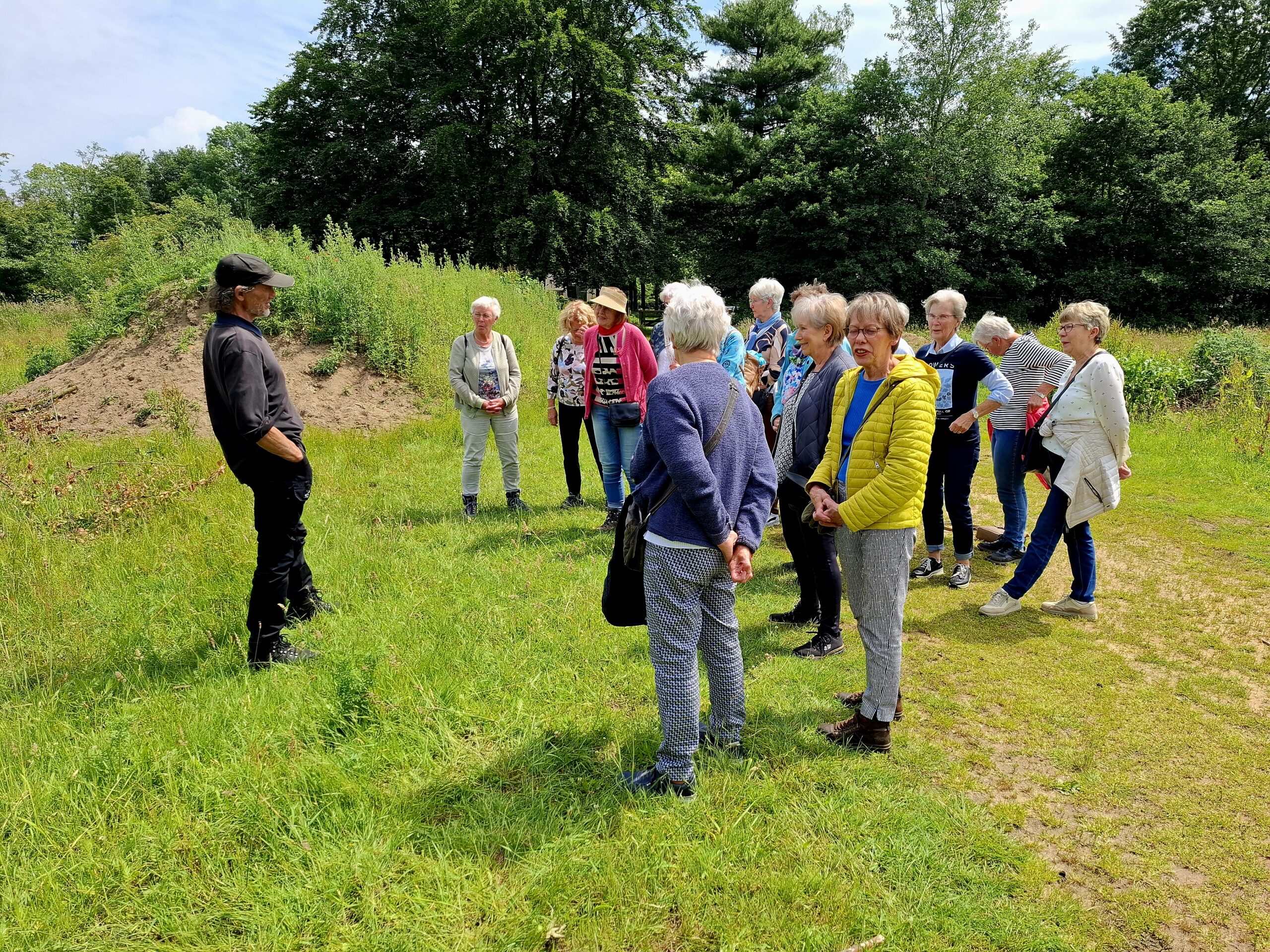 Met 18 dames gingen we naar het mooie natuurgebied de Zumpe in Doetinchem en kregen een interessante en leuke rondleiding van beheerder Marcel.