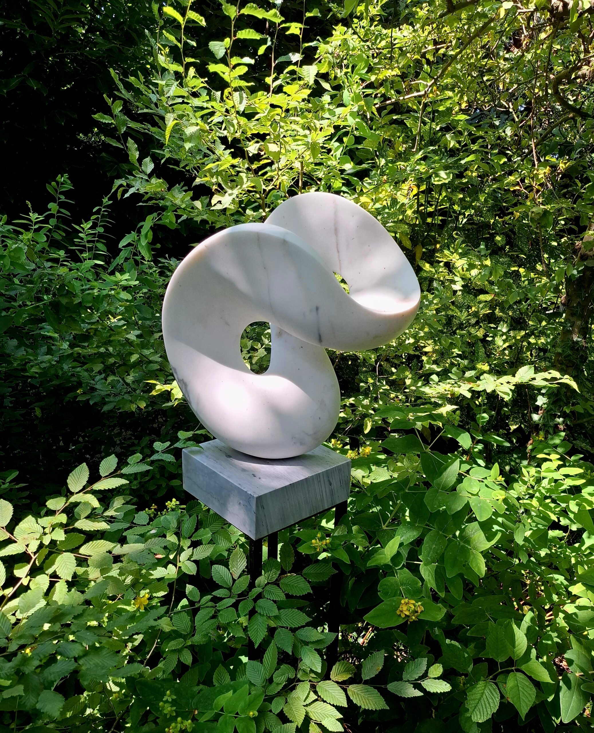 Op de warmste dag van juni hebben we met 15 dames een bezoek gebracht aan Galerie Stijl in Eefde. Het is een galerie met prachtige beeldentuin/arboretum. De foto’s spreken voor zich.