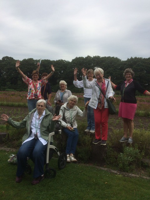 2024 juli – Ook tuinclub De ROZENBOTTELS bezoekt de tuinen van A. Vogel