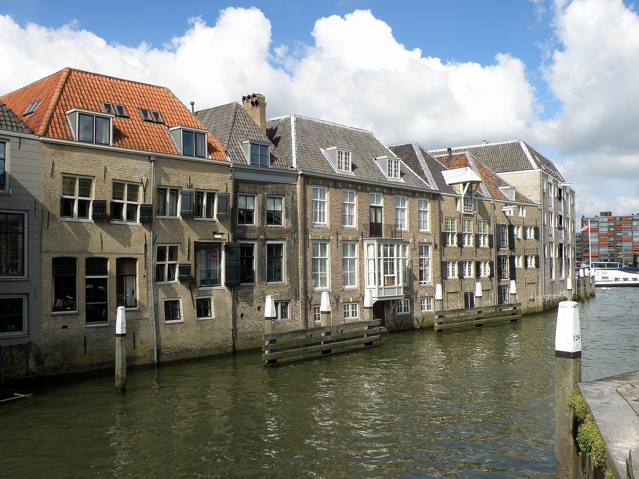 Zomeruitstapje, varen door Dordrecht en de Pasar Malam