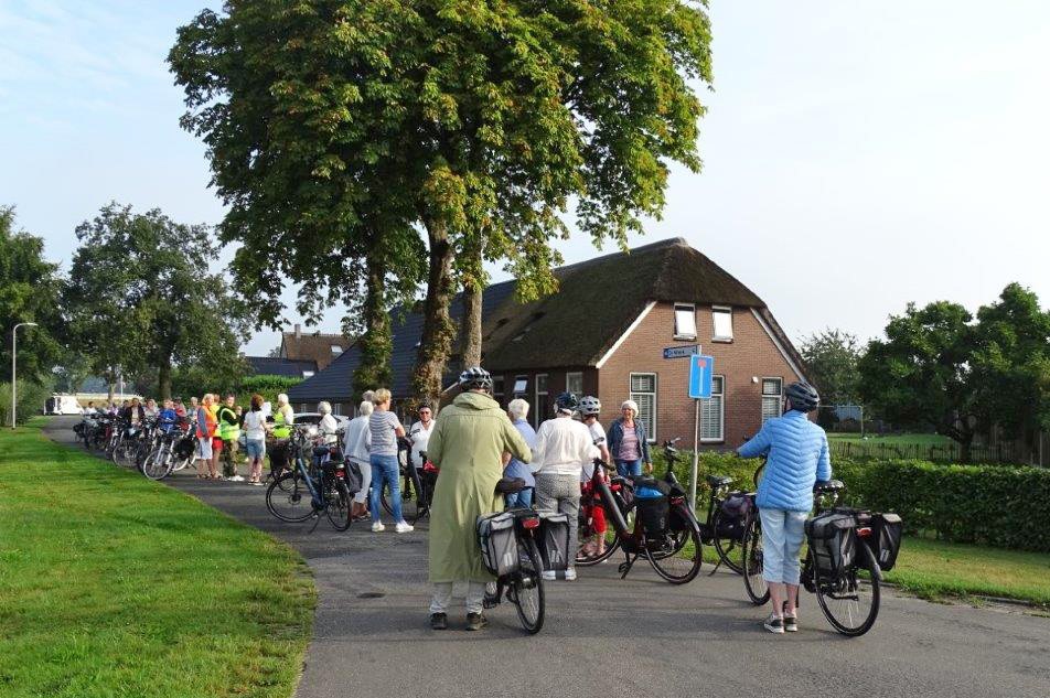 Het nieuwe seizoen is weer begonnen. De eerste activiteit, de jaarlijkse fietstocht, was op dinsdag 3 september. U kunt de foto’s bekijken bij Activiteiten en achter het voor ledendeel.