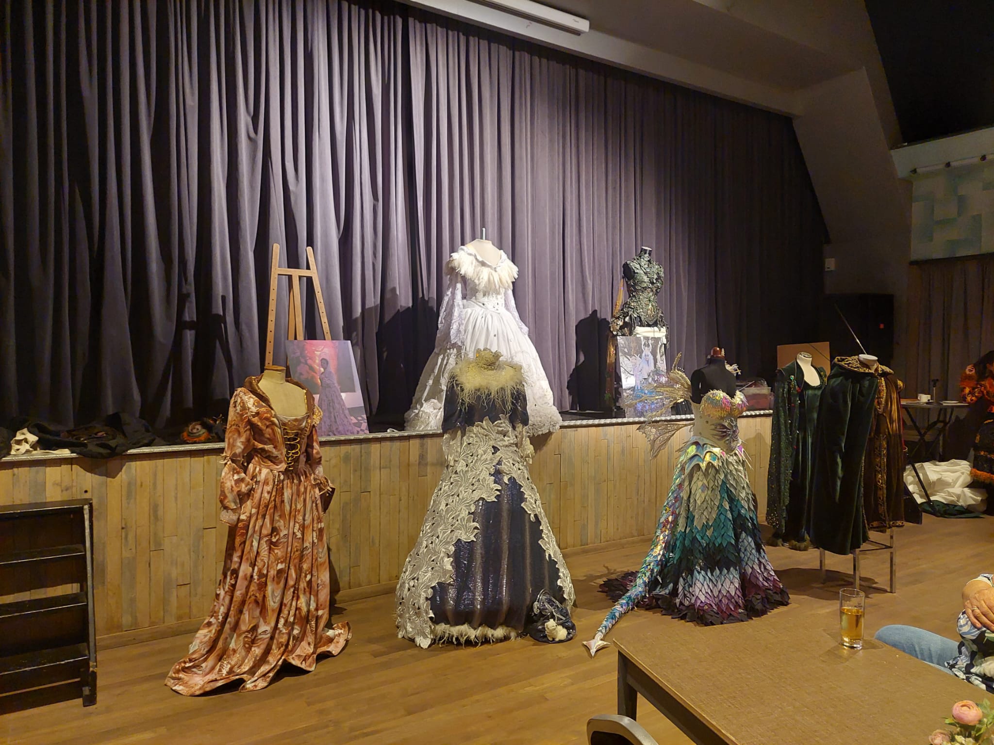 Kleding van Anke de Wolff 11-11-2024