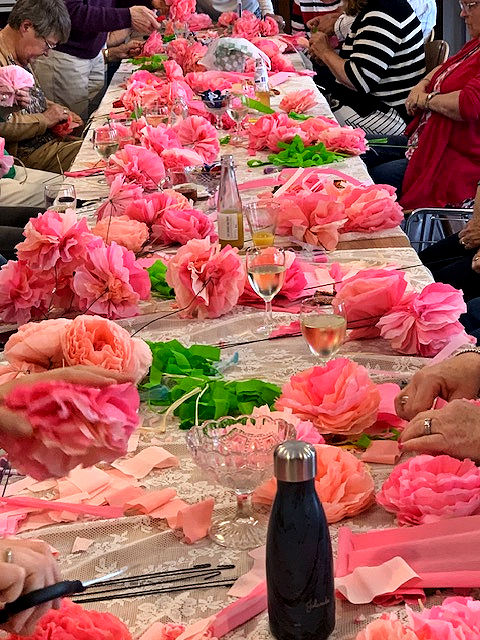 Creatief café, pioenrozen van papier