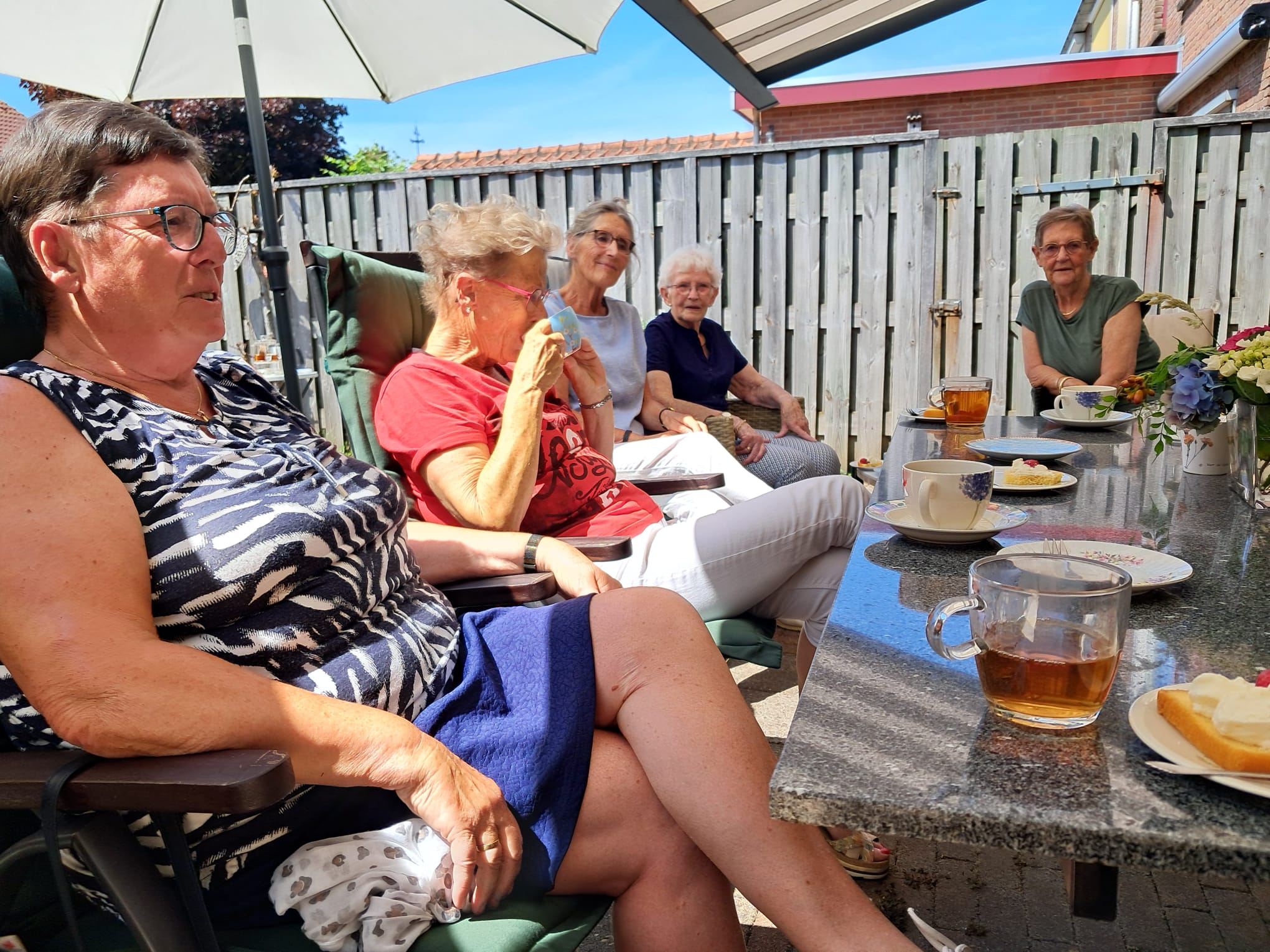 Gezellige middag met contactdames