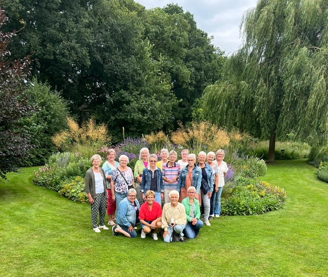 2025-07-17 Tuinclub bezoekt De Leemslage