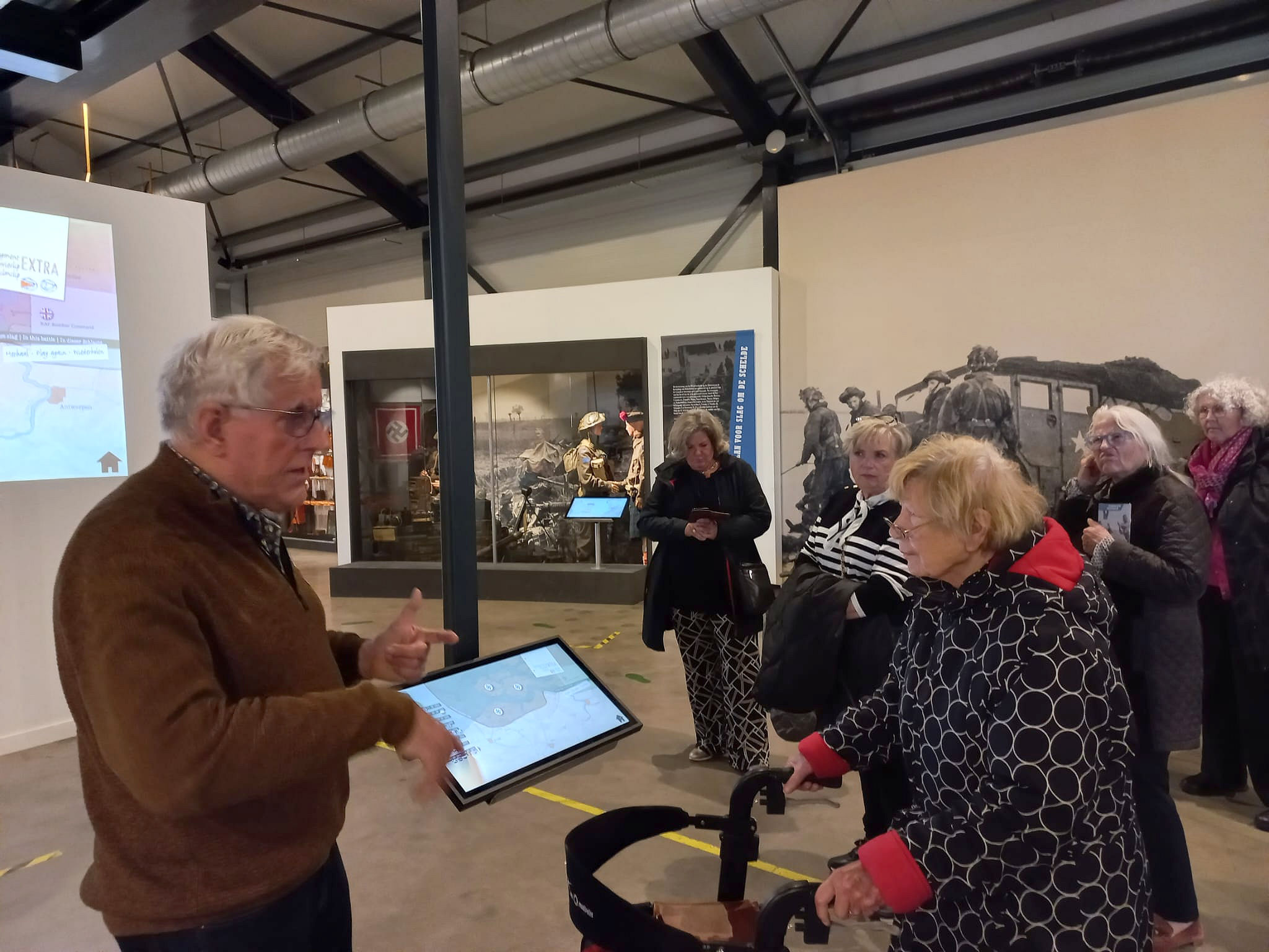 Kunst en Cultuurclub bezoekt Bevrijdingsmuseum in Nieuwdorp