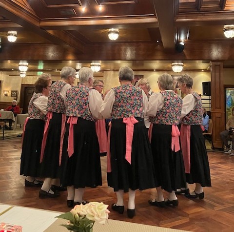 Feest met de Werelddansgroep