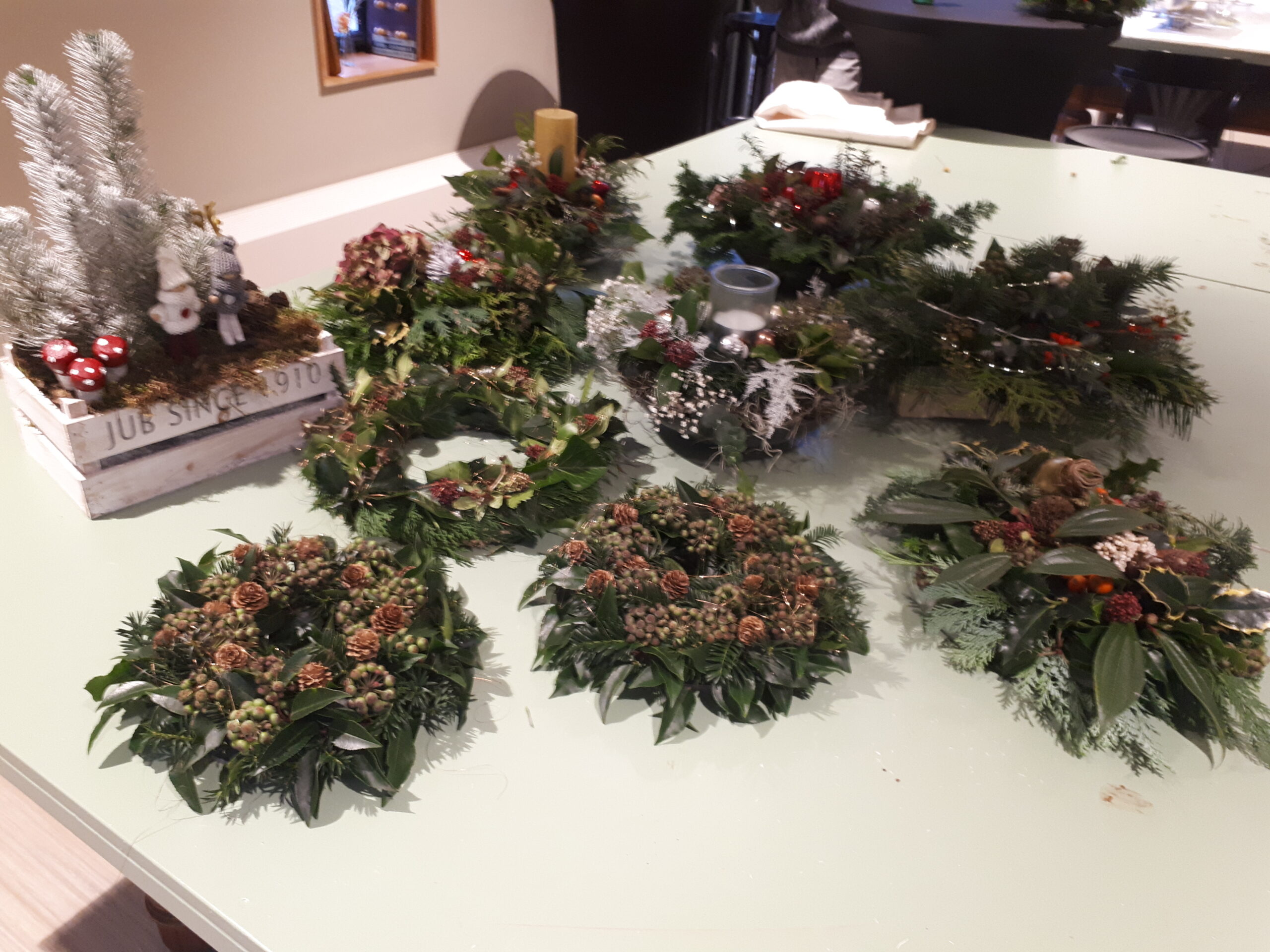 Kerststukjes maken 15-12-2025 in het dorpshuis!