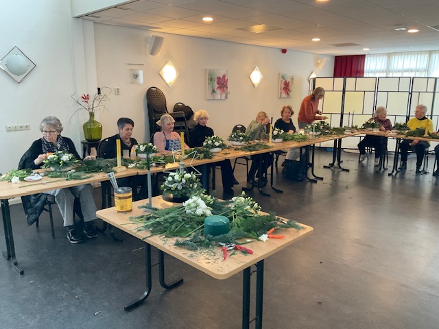 Kerstbloemstukken, december 2025