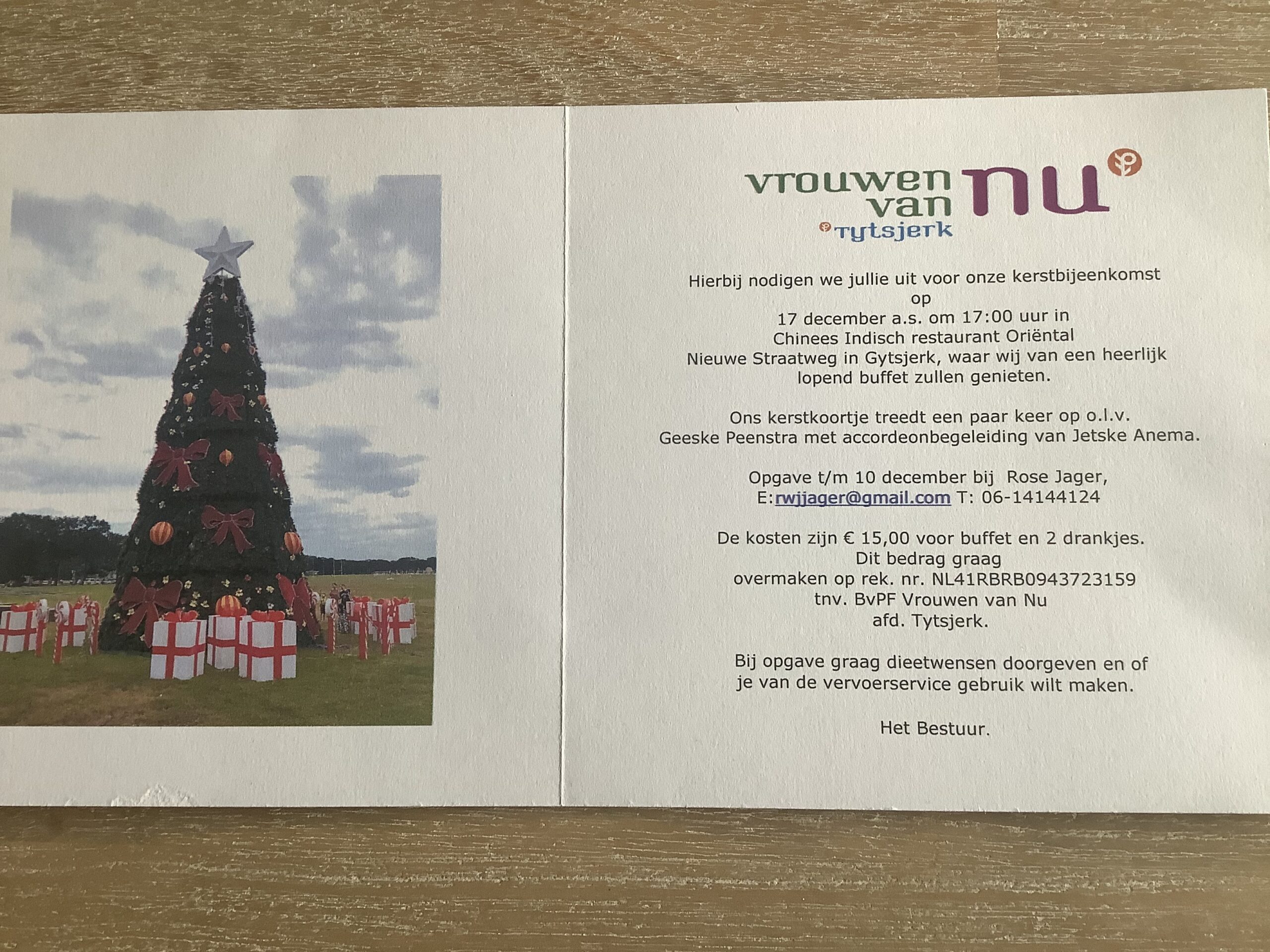 Kerstavond 17-12-2025, buffet bij de Chinees te Gytsjerk, medewerking van ons kerstkoor en een bloemetje en oorkonde voor Tinie Hofstra, 50 jaar lid.