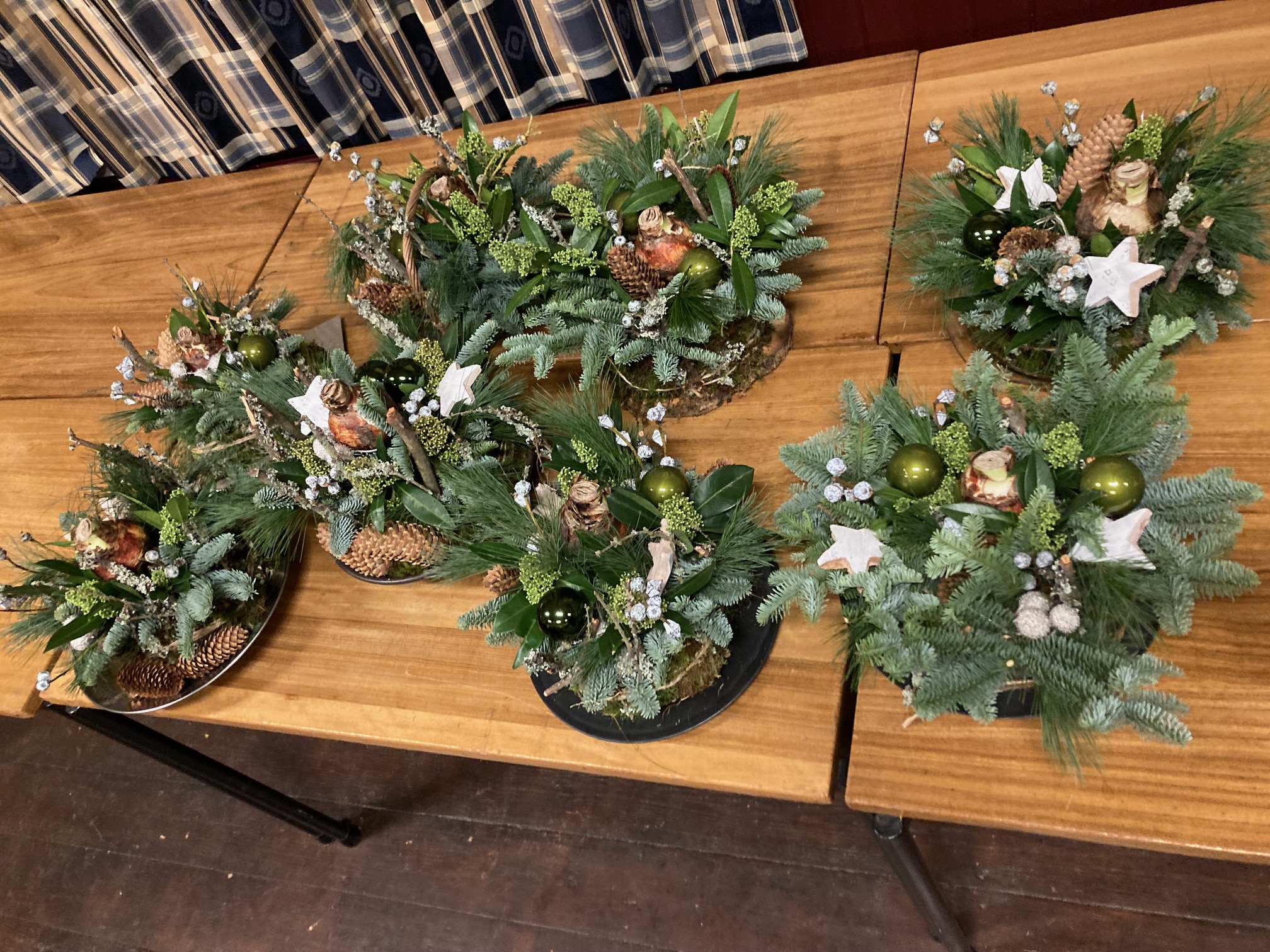 Kerststuk maken o.l.v. Karien Niemeijer 10-12-2025