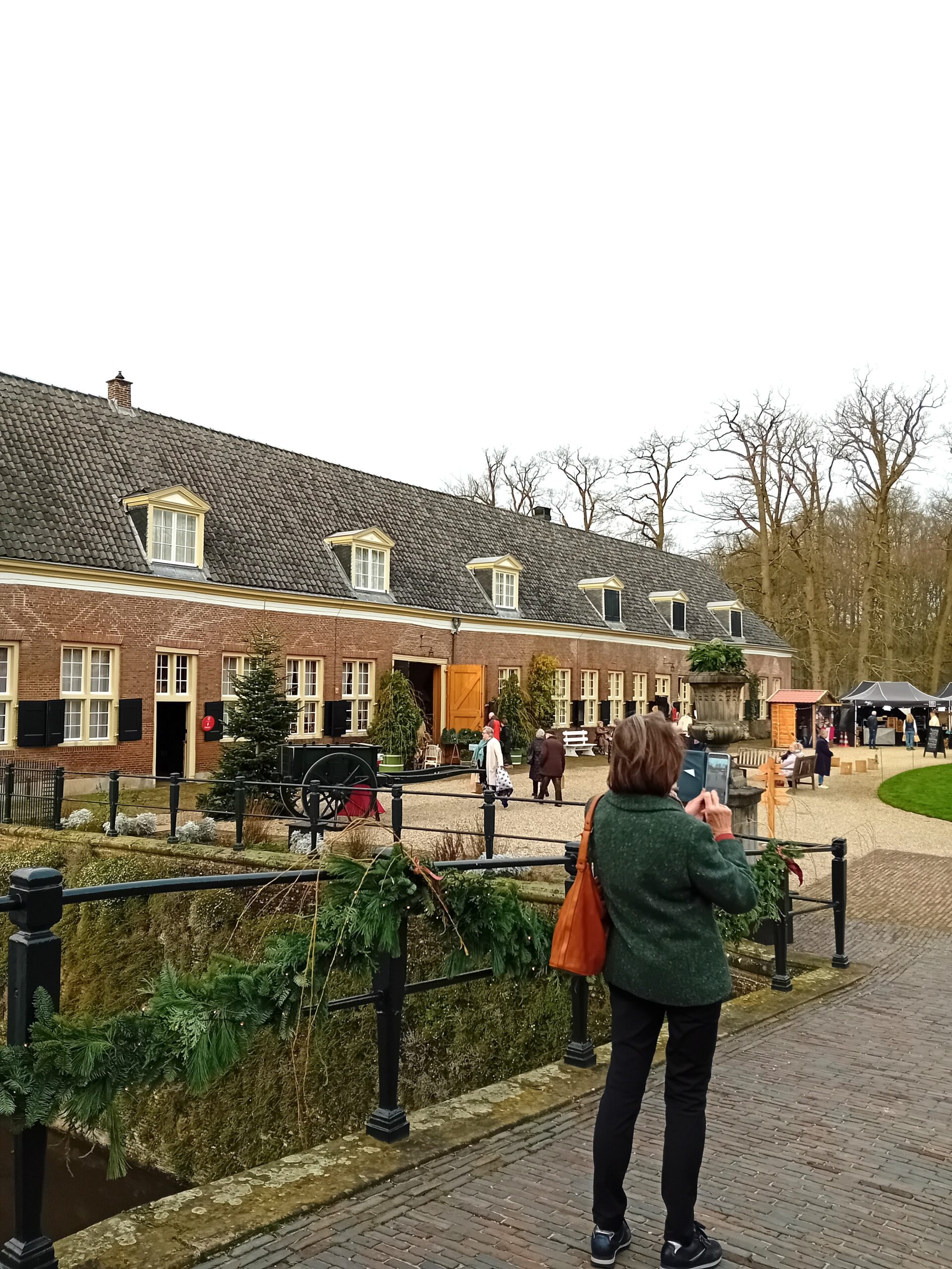 2025 december – Tuinclub Bloesem bezoekt Kasteel Middachten. Helaas mocht er binnen niet worden gefotografeerd.