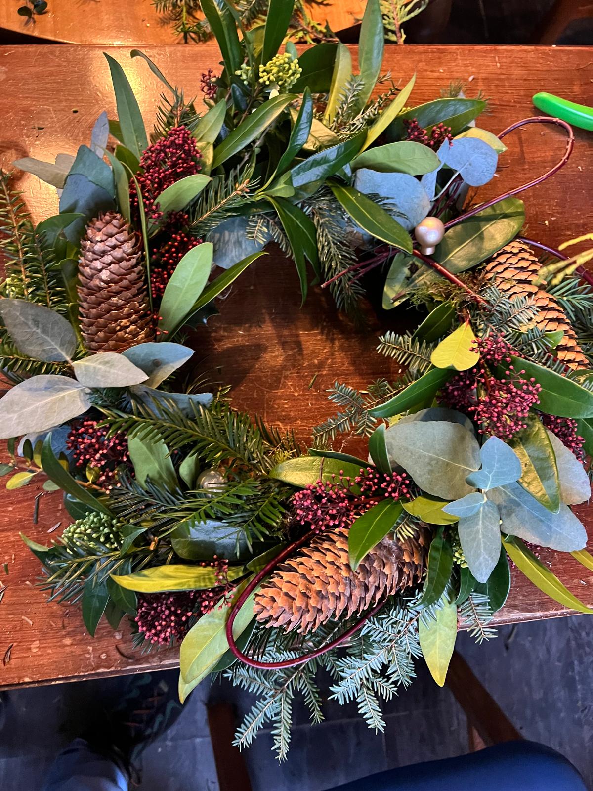 Kerststukjes maken bij Marian Lankhorst dinsdag 9 dec. 2025