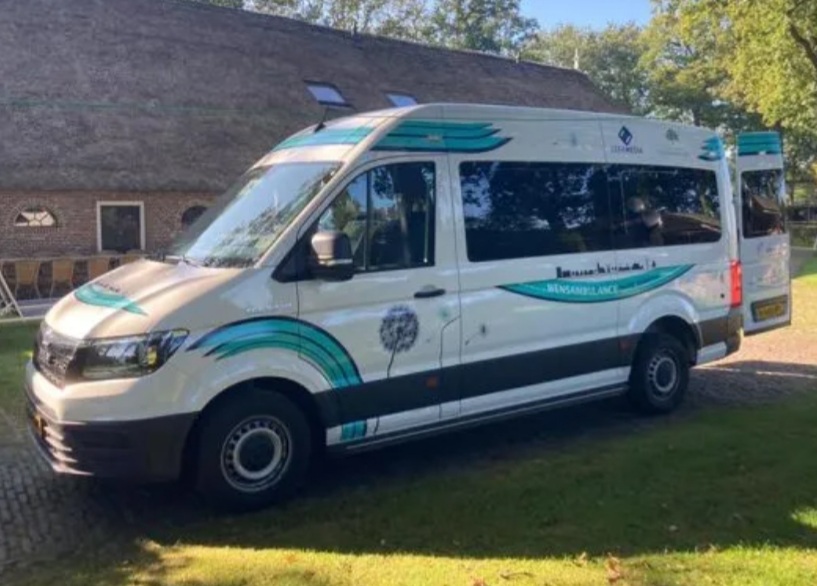 Op de Nieuwjaarsvisite was de wensambulance uitgenodigd. Een hele fijne middag.