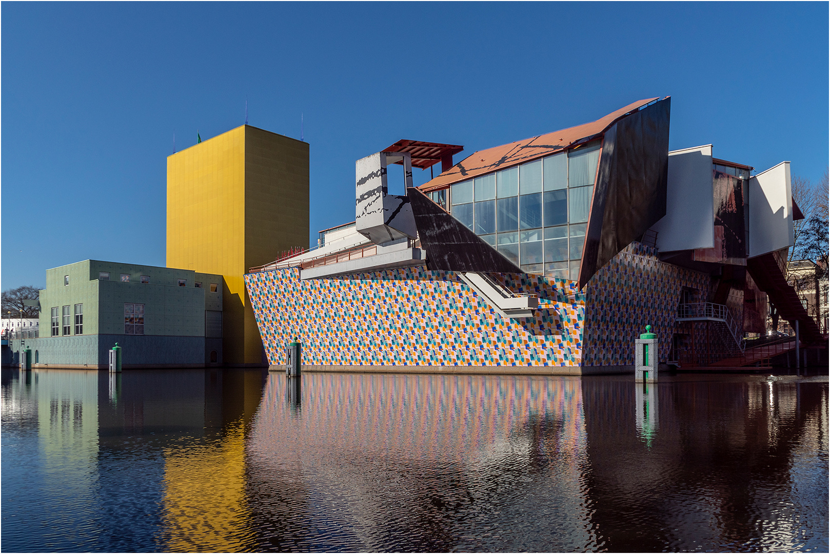 Groninger Museum met de shuttlebus