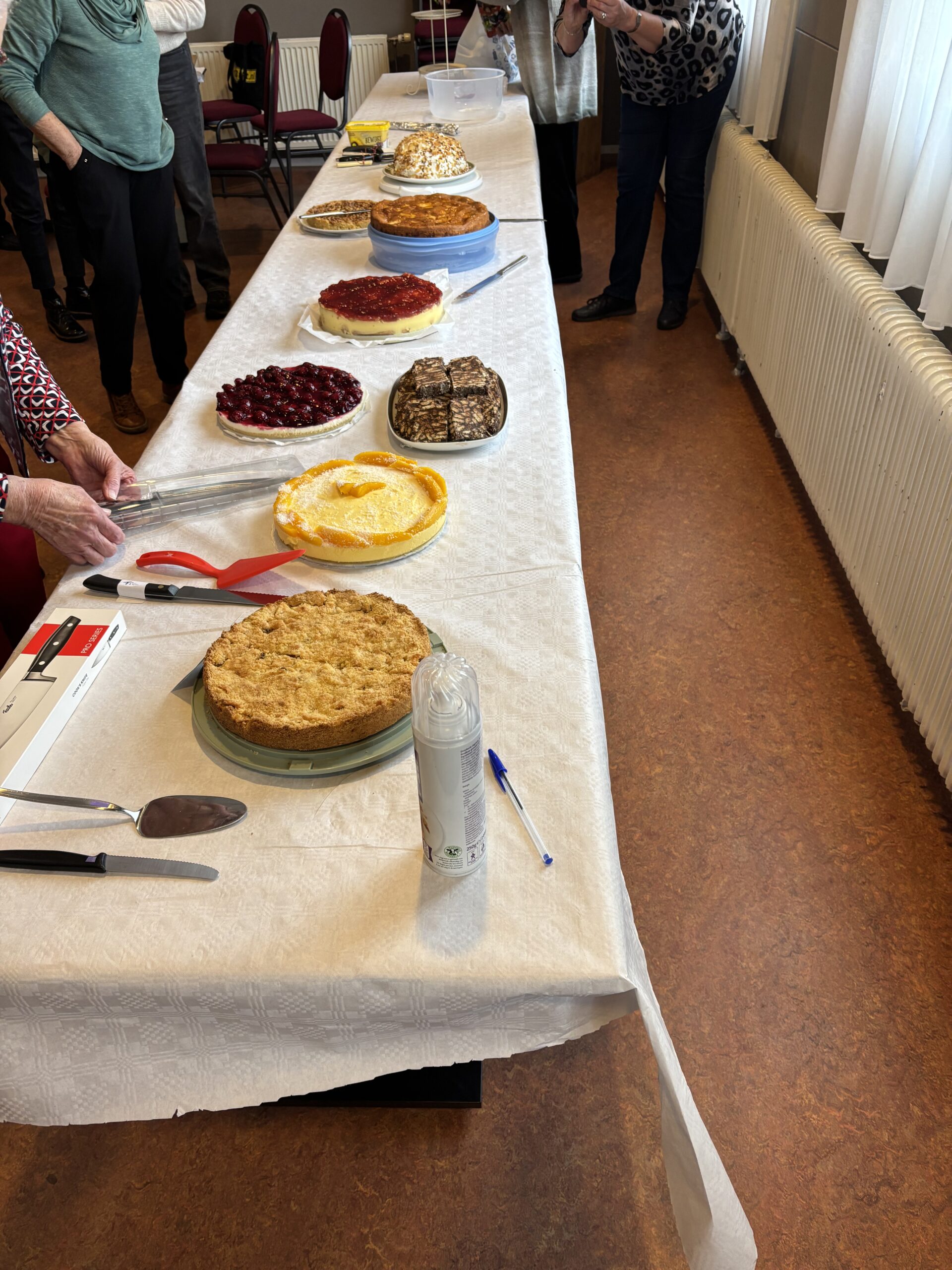 Jaarvergadering 2026 met taart