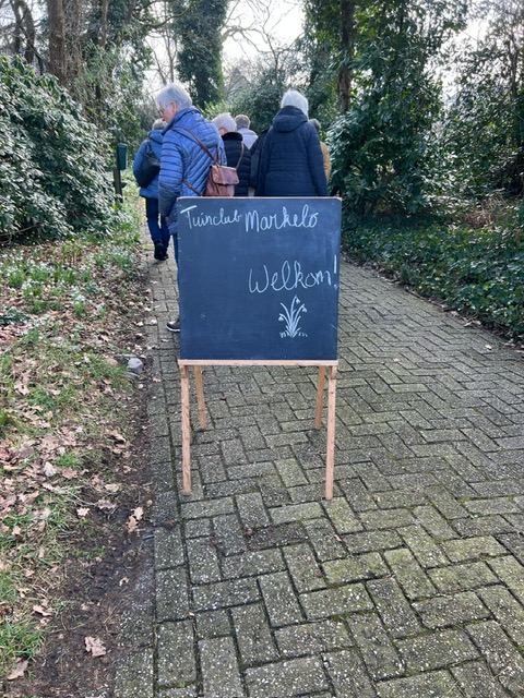 Tuinclub De Hofdames bezoekt de sneeuwklokjestuin