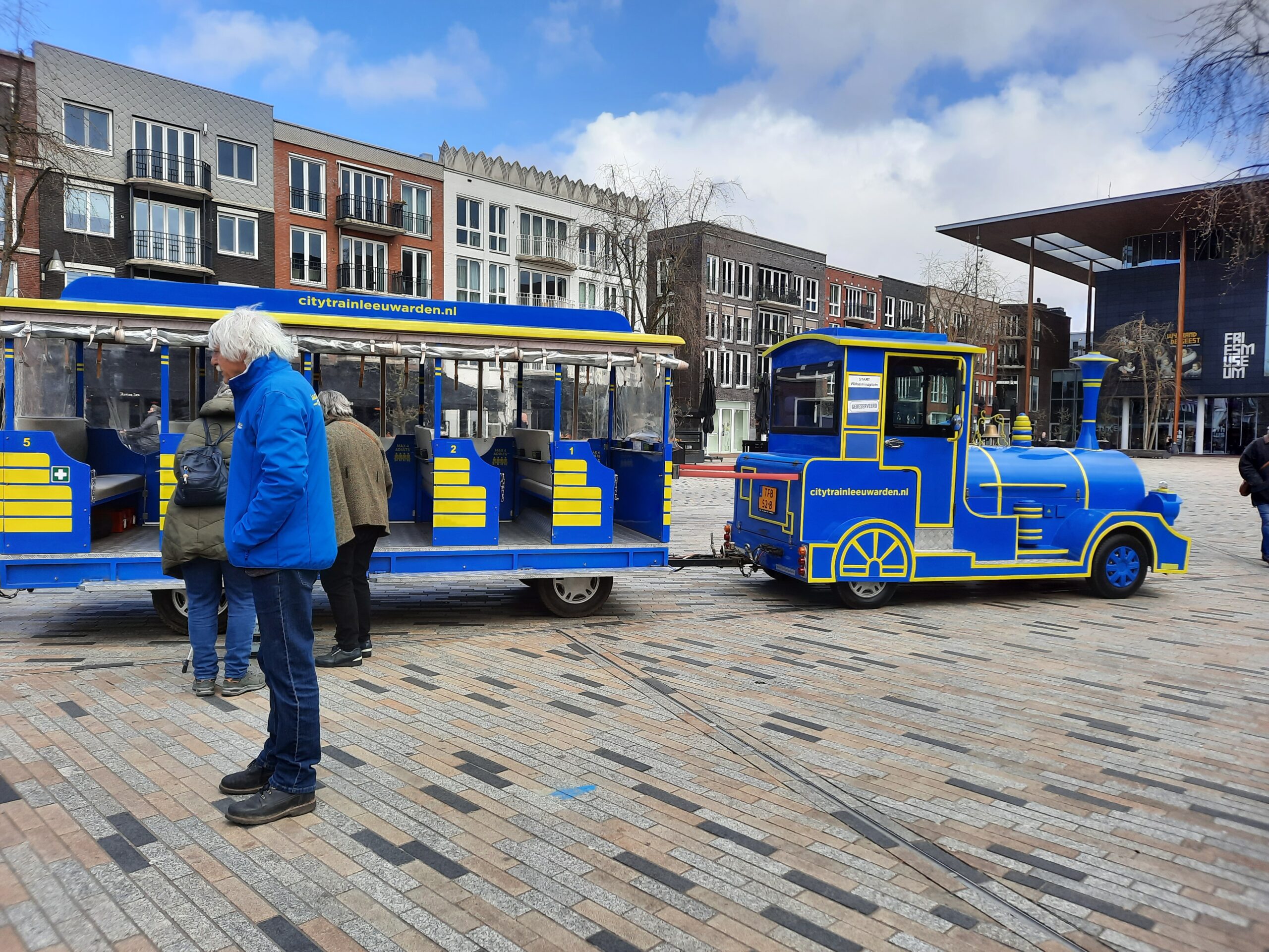 2026-03 Foto’s van ons dagje uit naar Leeuwarden.  We begonnen in Dieren met regen maar in het Noorden was het droog. Het was een bijzonder fijne dag./JK