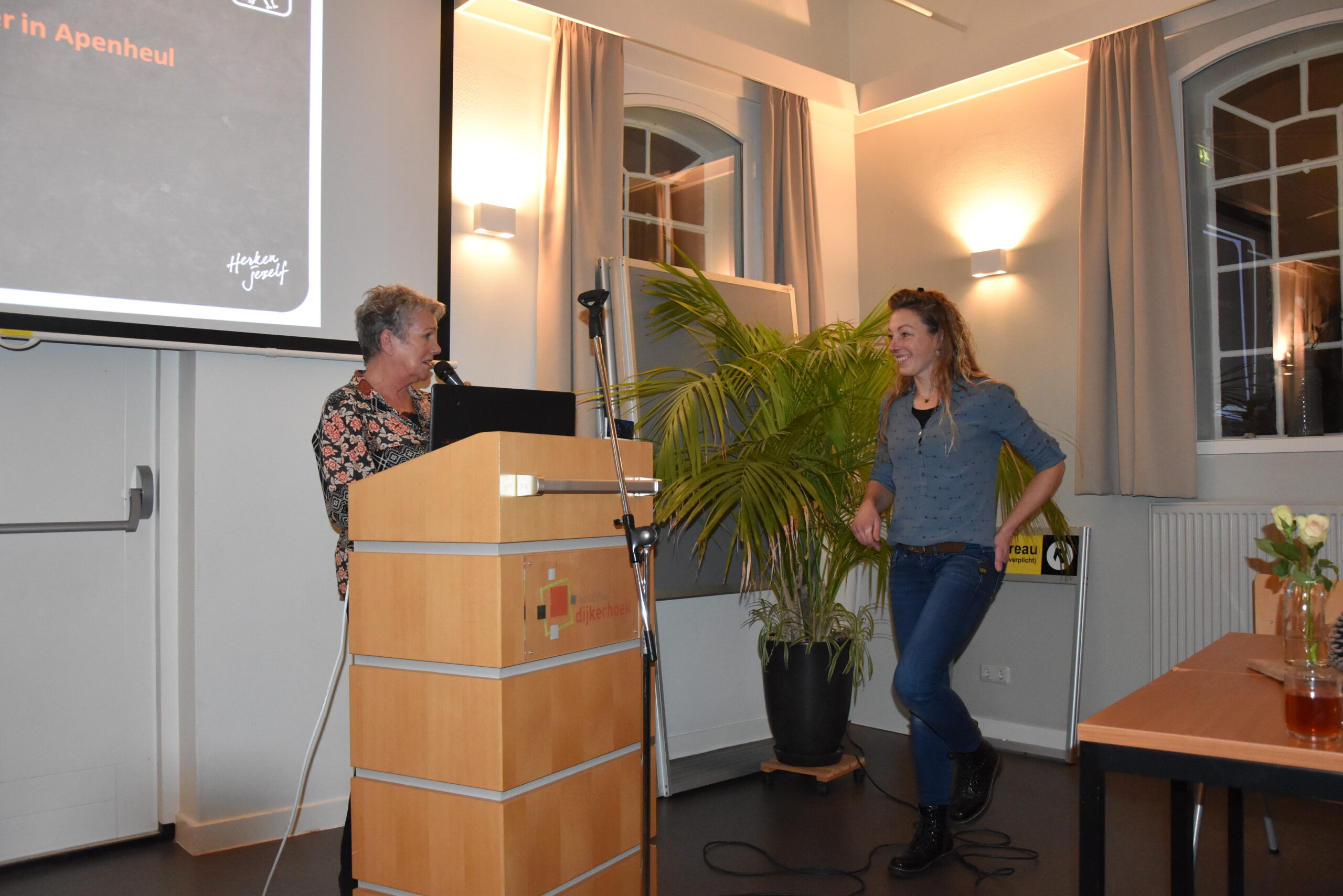 2023-11-21  Nicole Brands, gorilla verzorgster bij “de Apenheul”