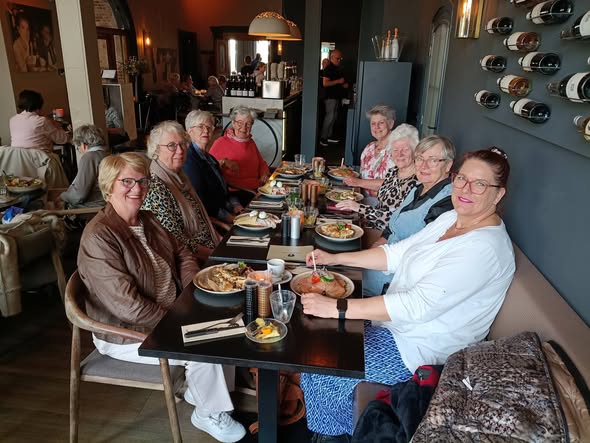 Bestuur lunch ter afscheid van Gerda
