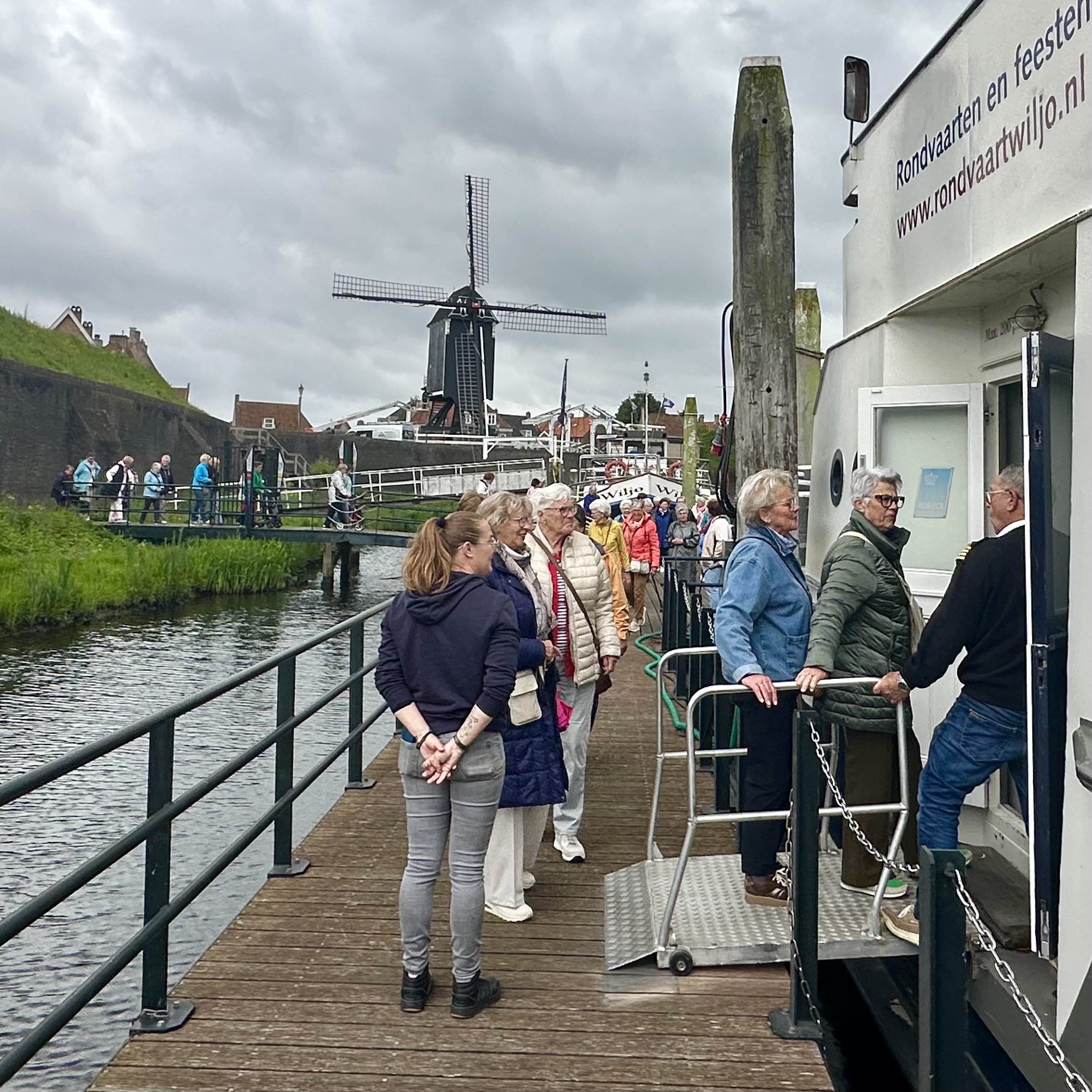 De foto’s van de rondvaart en het Pannenkoekenrestaurant staan in het fotoalbum!