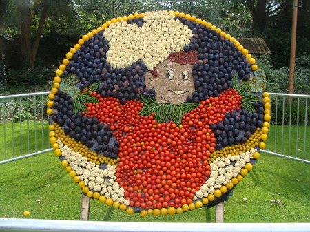 Plakken voor het fruitcorso Tiel