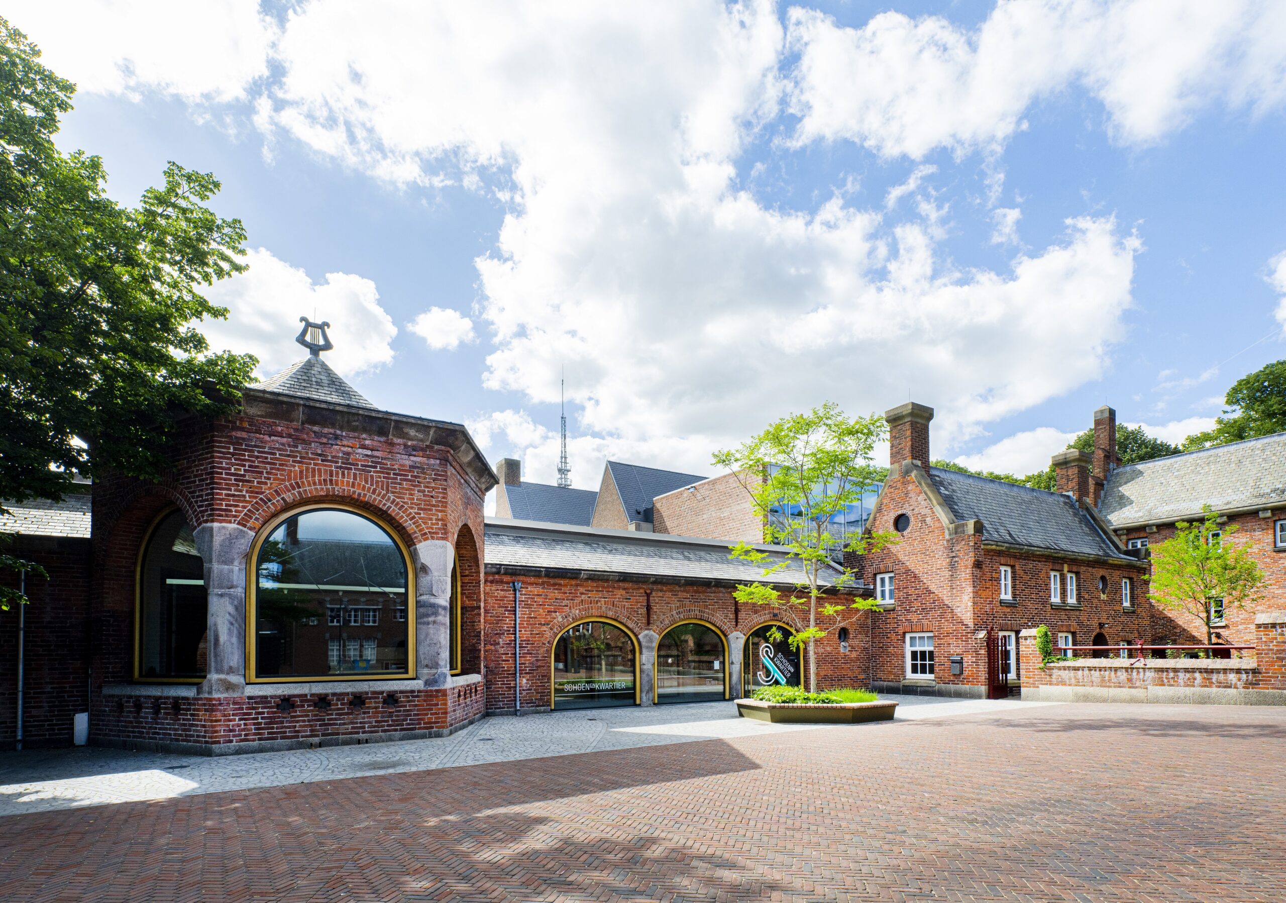 Museumbus naar het Schoenenmuseum in Waalwijk