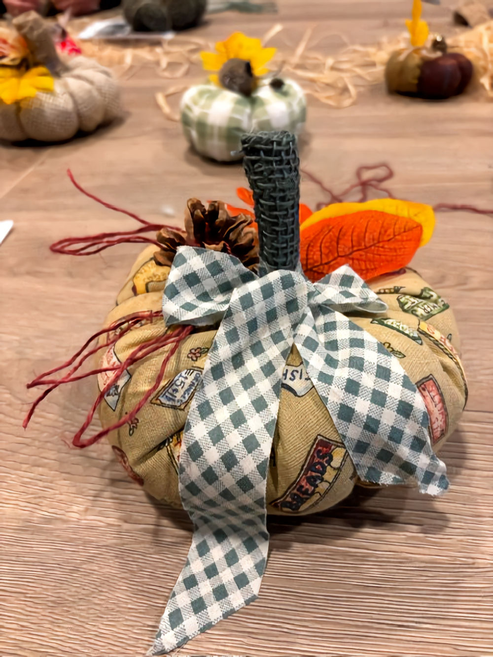 Creatief Café, workshop pompoenen van stof